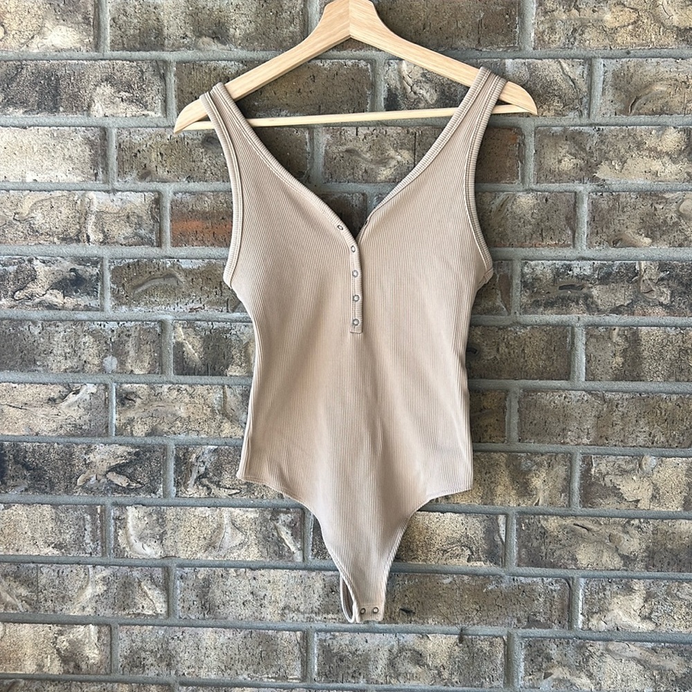 Abercrombie & Fitch tan beige ribbed bodysuit size small soft A & F collection